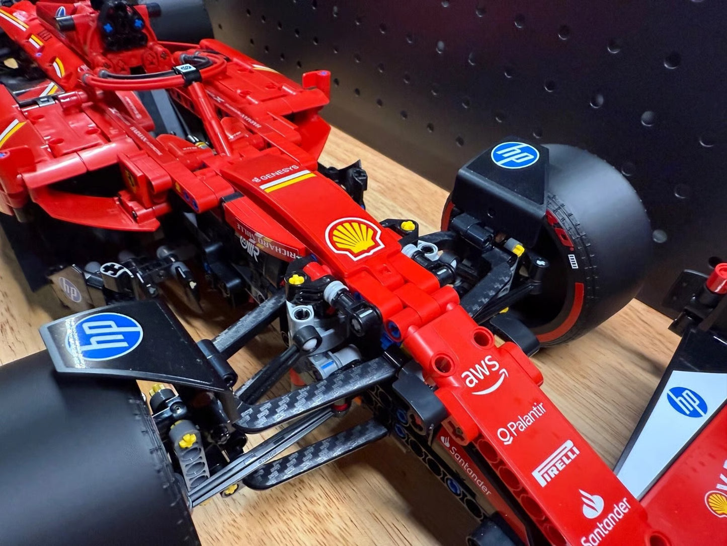 Autocollants d'amélioration de triangle de suspension style fibre de carbone compatibles avec Ferrari SF-24 (42207), Red Bull RB20 (42206) et McLaren MCL39 (42228)